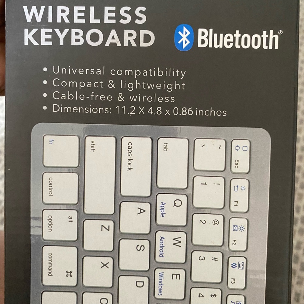 👡💓👀***NEW IN BOX*** Bluetooth Keyboard